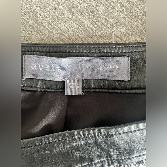 Guess pencil skirt snake print size 2 item 08-11 - Picture 5 of 10